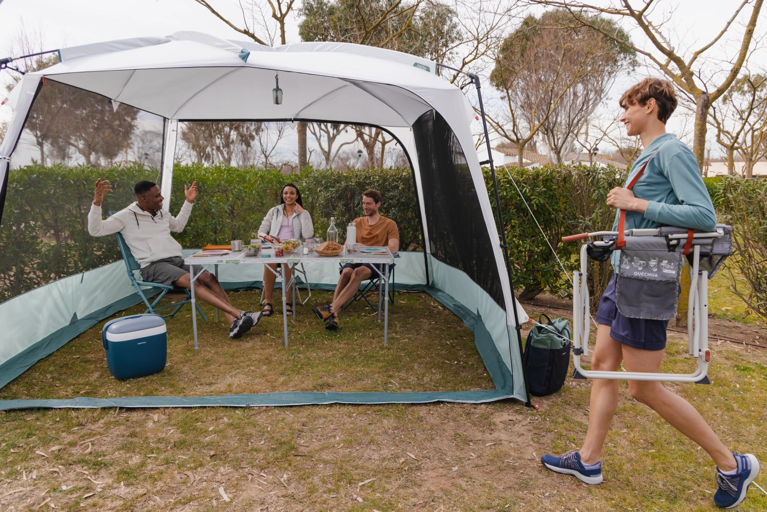 Quechua 10 Man Camping Living Room With Poles - Image 5