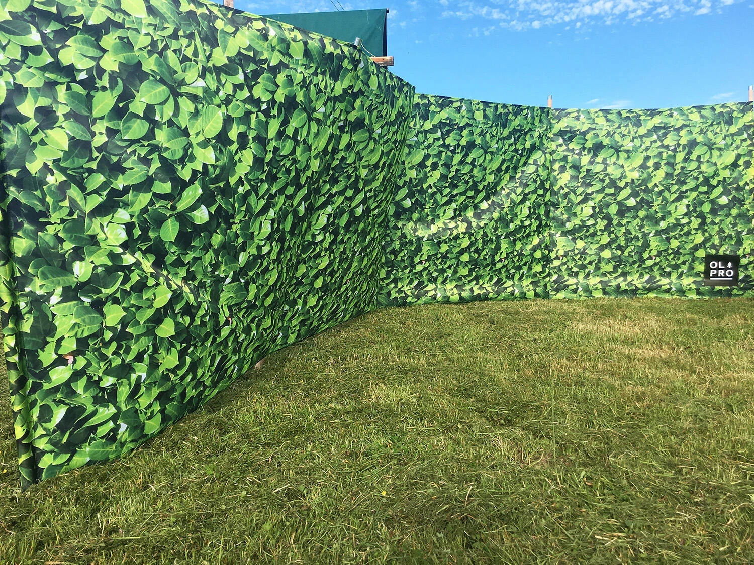 OLPRO Laurel Hedge 5 Pole Wooden Windbreak - Image 3